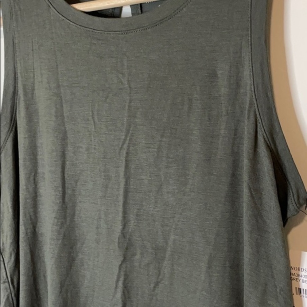 Halogen Keyhole Back Tank Top - Picture 3 of 5